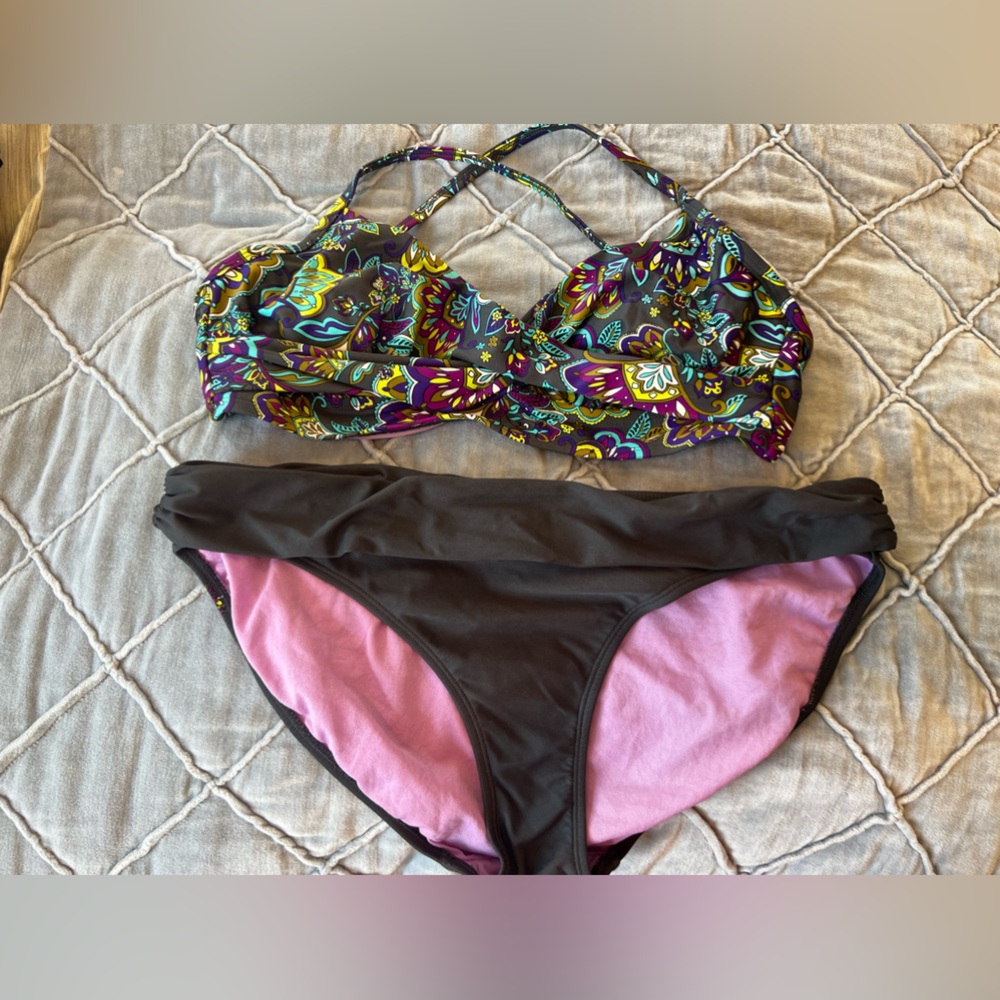 2 Athleta Bikinis. Mix and match. Tops 34/36 D/DD. Bottoms size L. - Picture 2 of 11